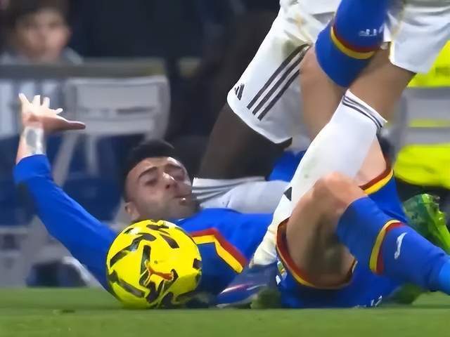 皇马两连败基本退出争冠队伍,吕迪格争议动作被裁判无视引争议