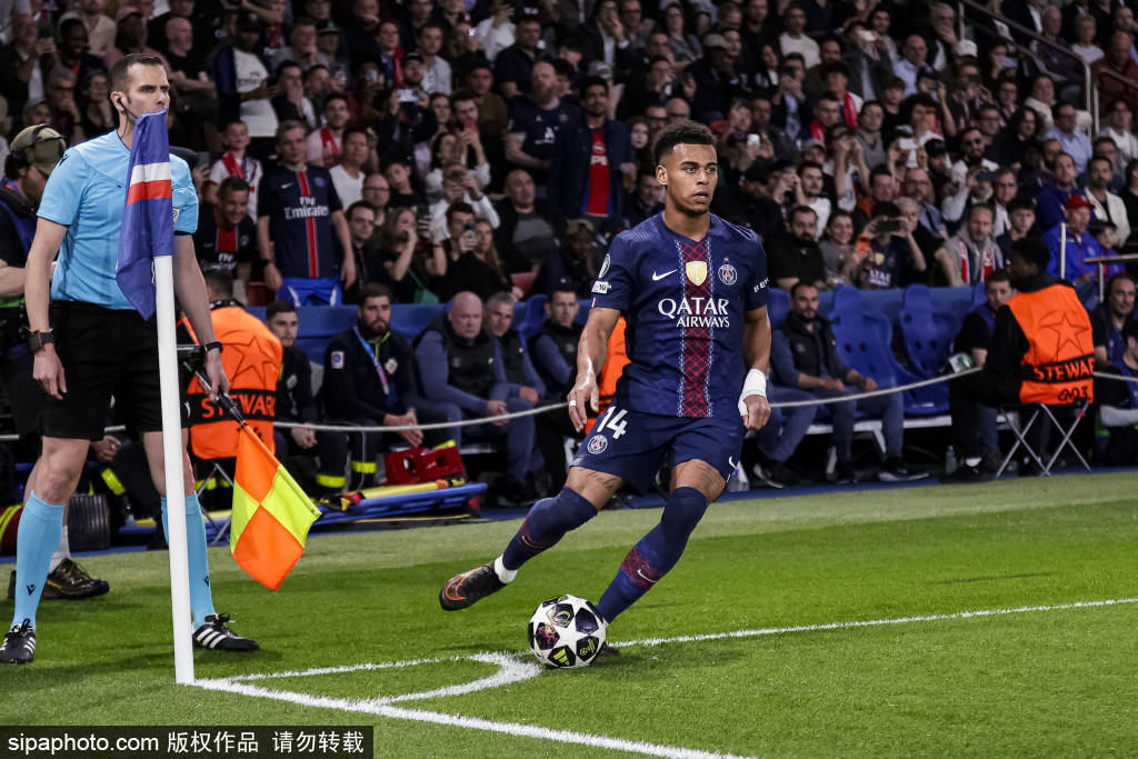 今日趣图:巴黎如何将利物浦和切尔西踢成法甲保级队?